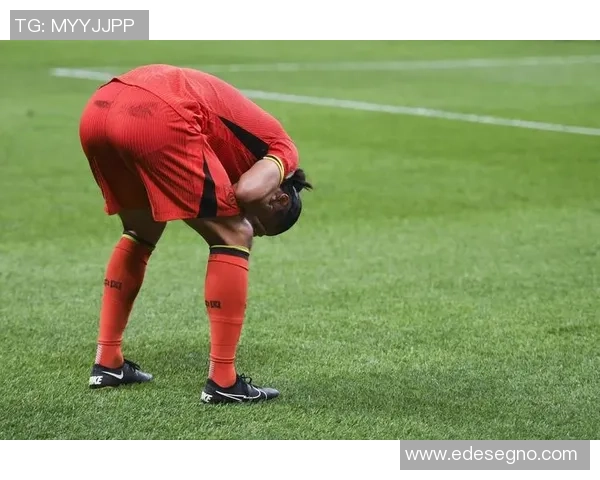 足球明星在比赛中被热情球迷感动泪洒赛场展现真情瞬间