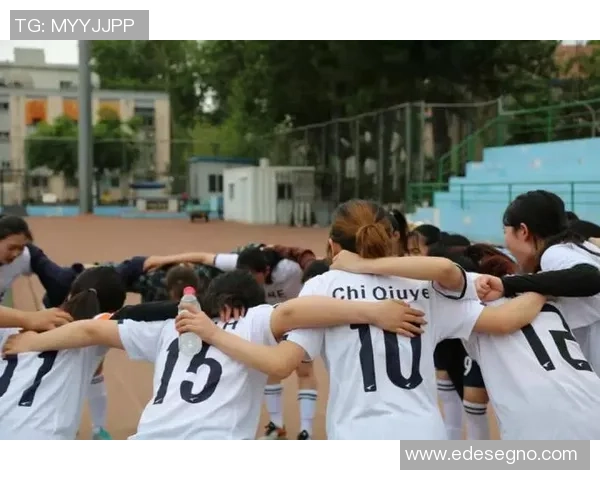 重庆足球队的默契配合与战术分析探讨